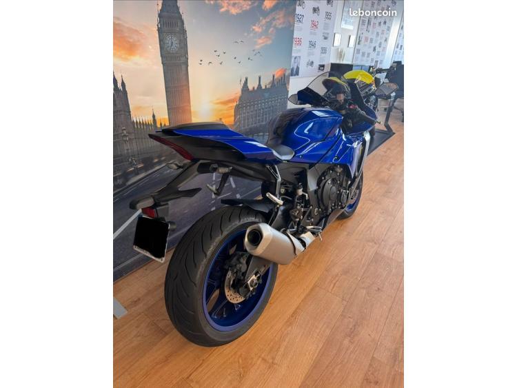 YAMAHA YZF 1000 R1
