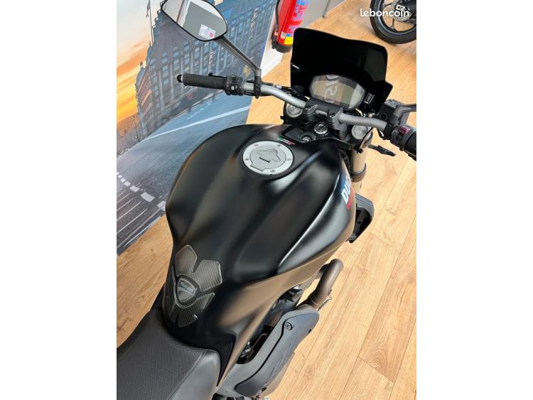 DUCATI MONSTER 821
