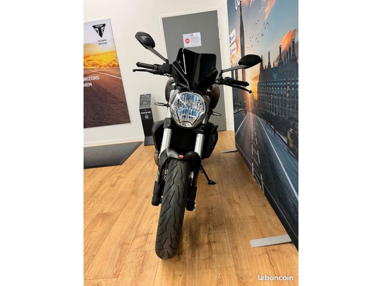 DUCATI MONSTER 821