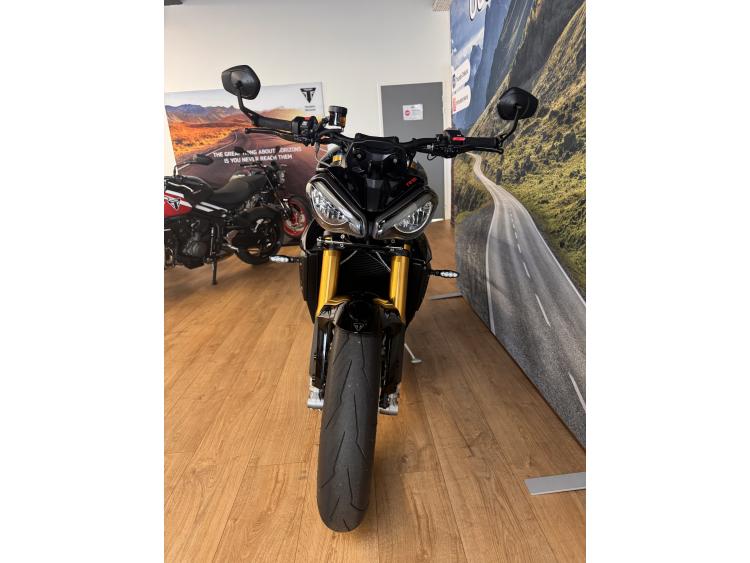 TRIUMPH SPEED TRIPLE 1200 RS