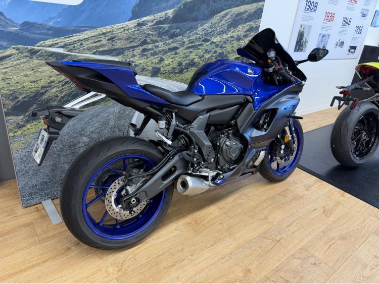 YAMAHA YZF-R7