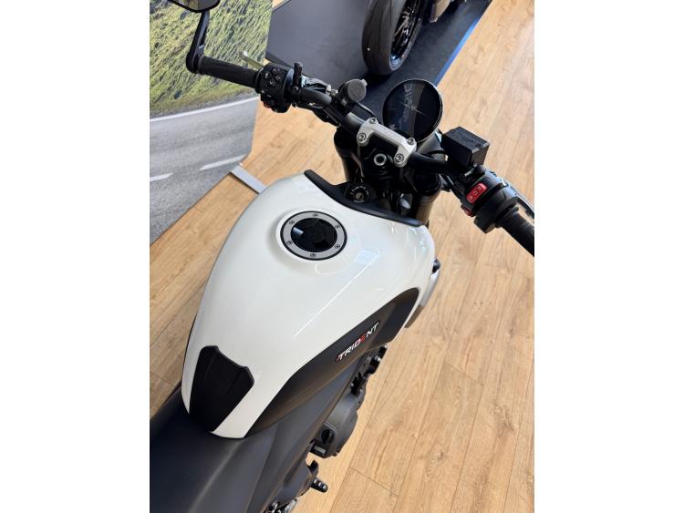 TRIUMPH TRIDENT 660 FULL