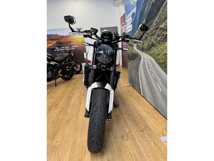 TRIUMPH TRIDENT 660 FULL