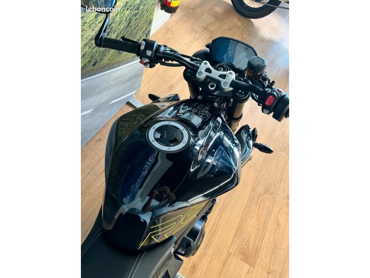 TRIUMPH STREET TRIPLE 765 RS