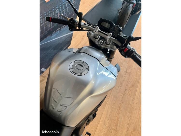 YAMAHA FZ1