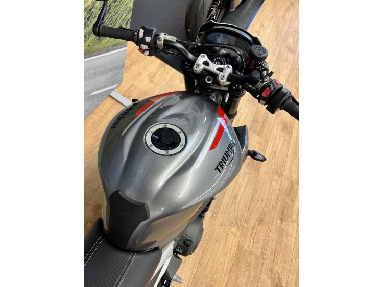TRIUMPH STREET TRIPLE 765 RS