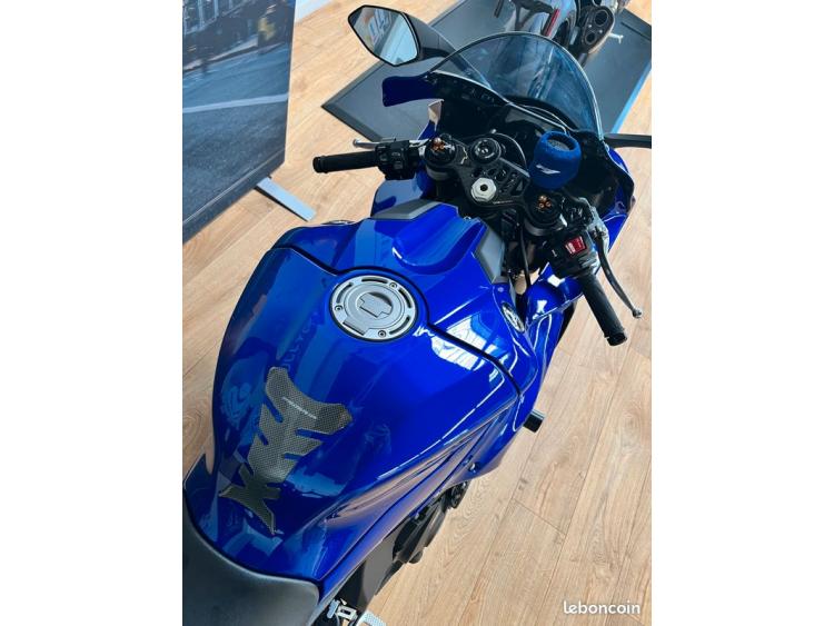 YAMAHA YZF 1000 R1