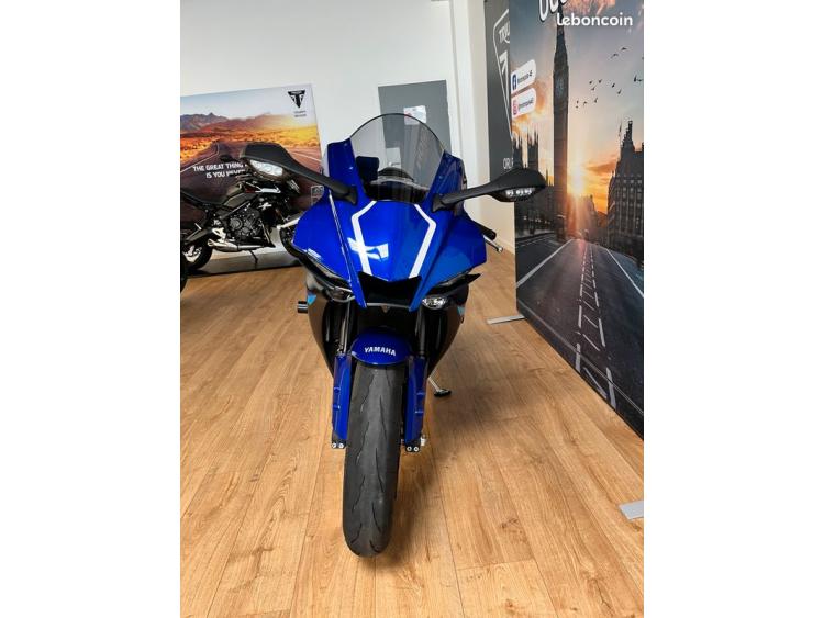 YAMAHA YZF 1000 R1