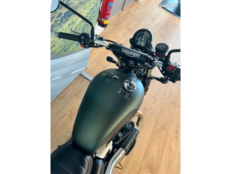 TRIUMPH STREET SCRAMBLER  900