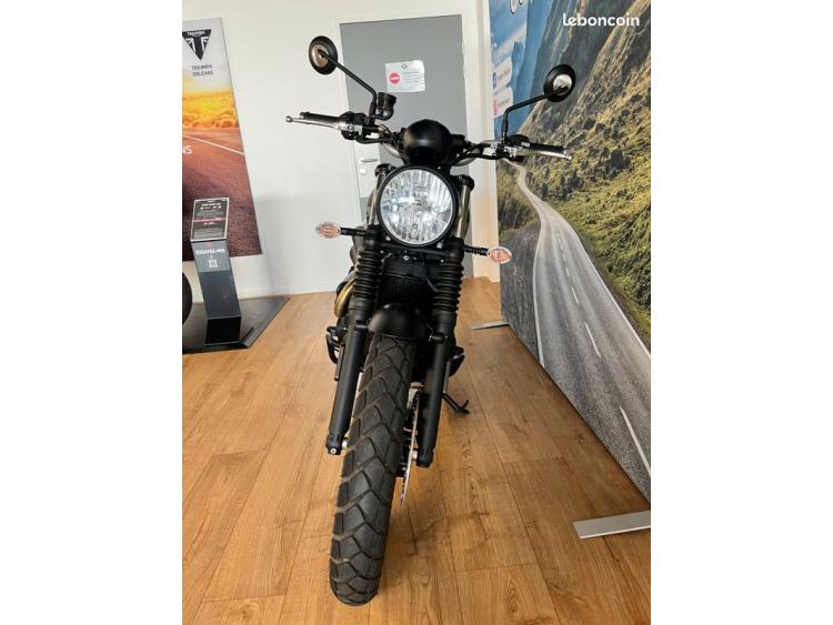 TRIUMPH STREET SCRAMBLER  900